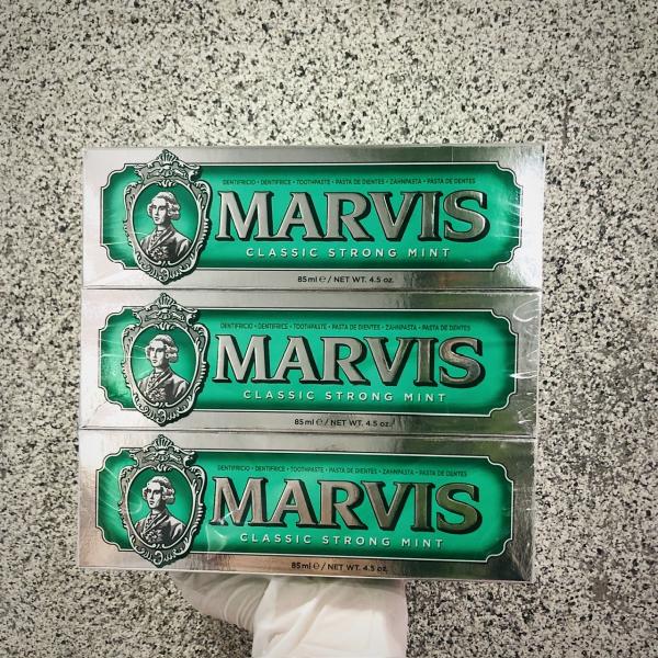 Kem đánh răng Marvis Classic Strong Mint