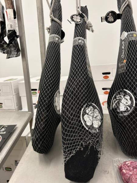 Đùi heo muối nguyên chiếc Cesar Nieto