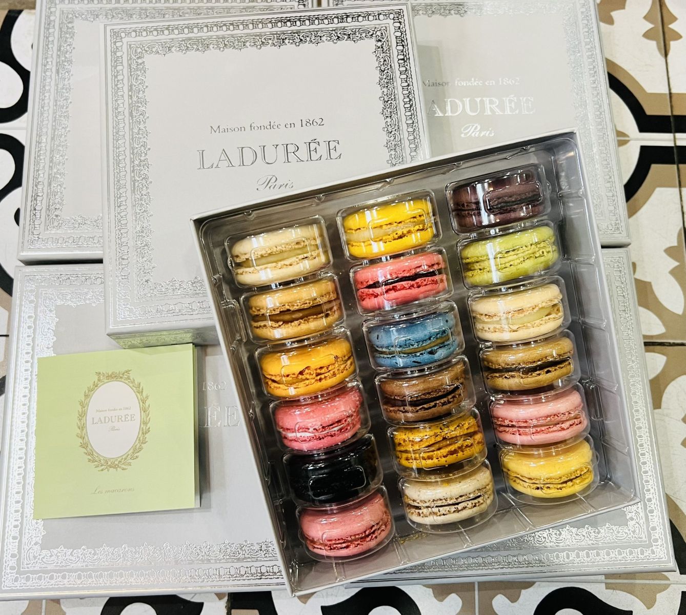 Macaron Laduree hương vị tinh tế