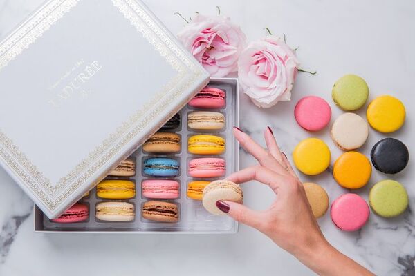 Thưởng thức macaron Pháp