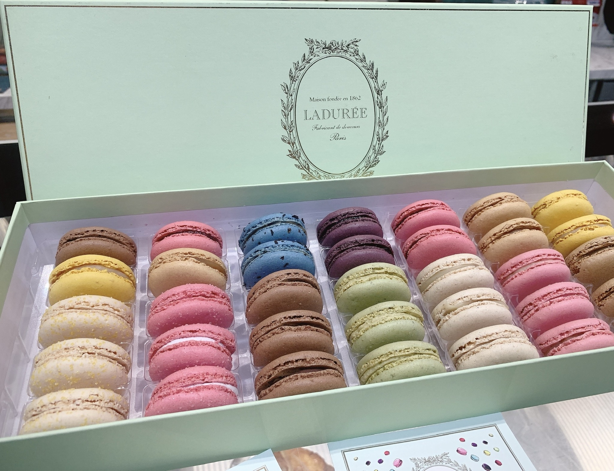 Macaron Laduree - Tinh tế phong cách Pháp