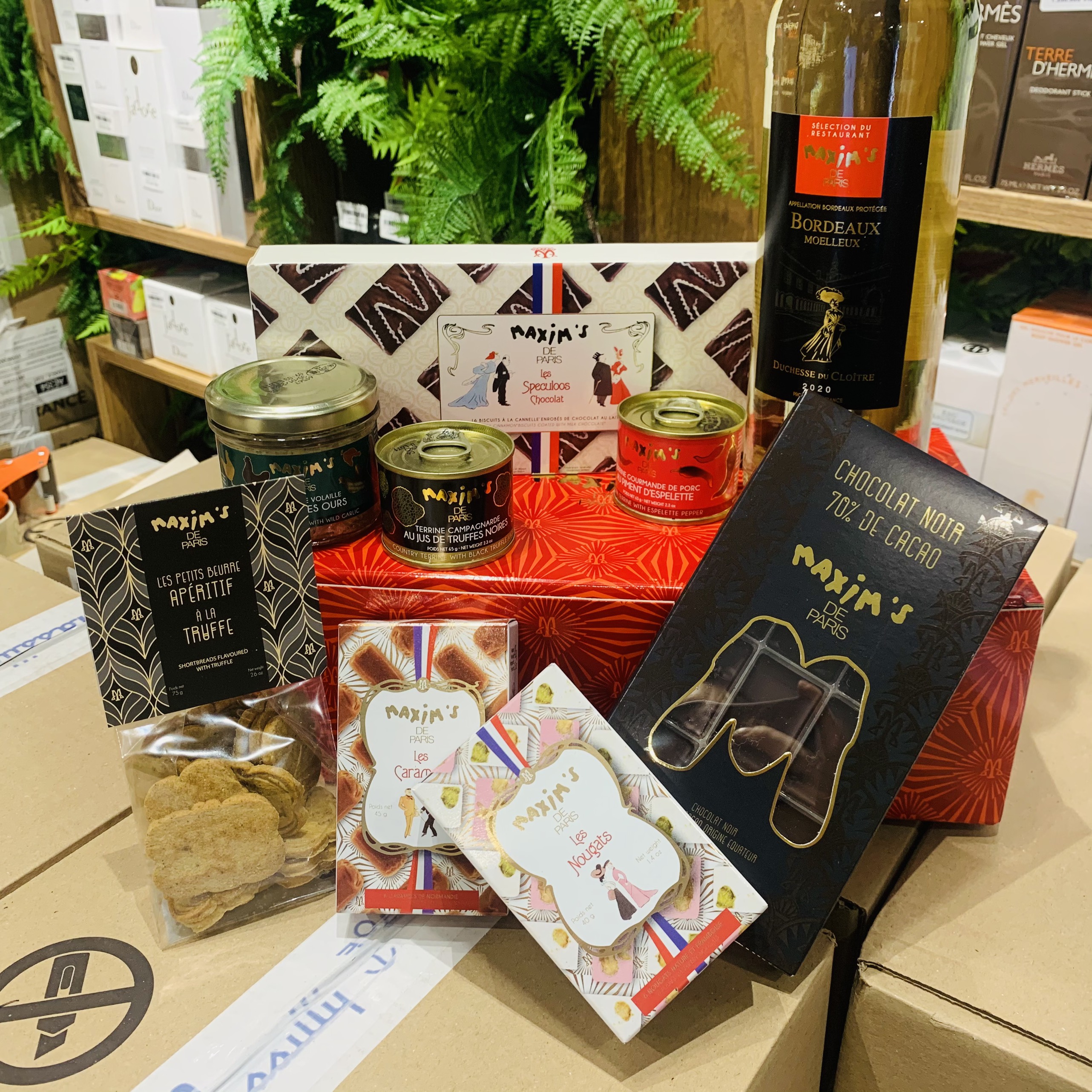 MAXIM'S DE PARIS: KHI MỖI HỘP BÁNH KẸO LÀ MỘT TÁC PHẨM NGHỆ THUẬT THU NHỎ