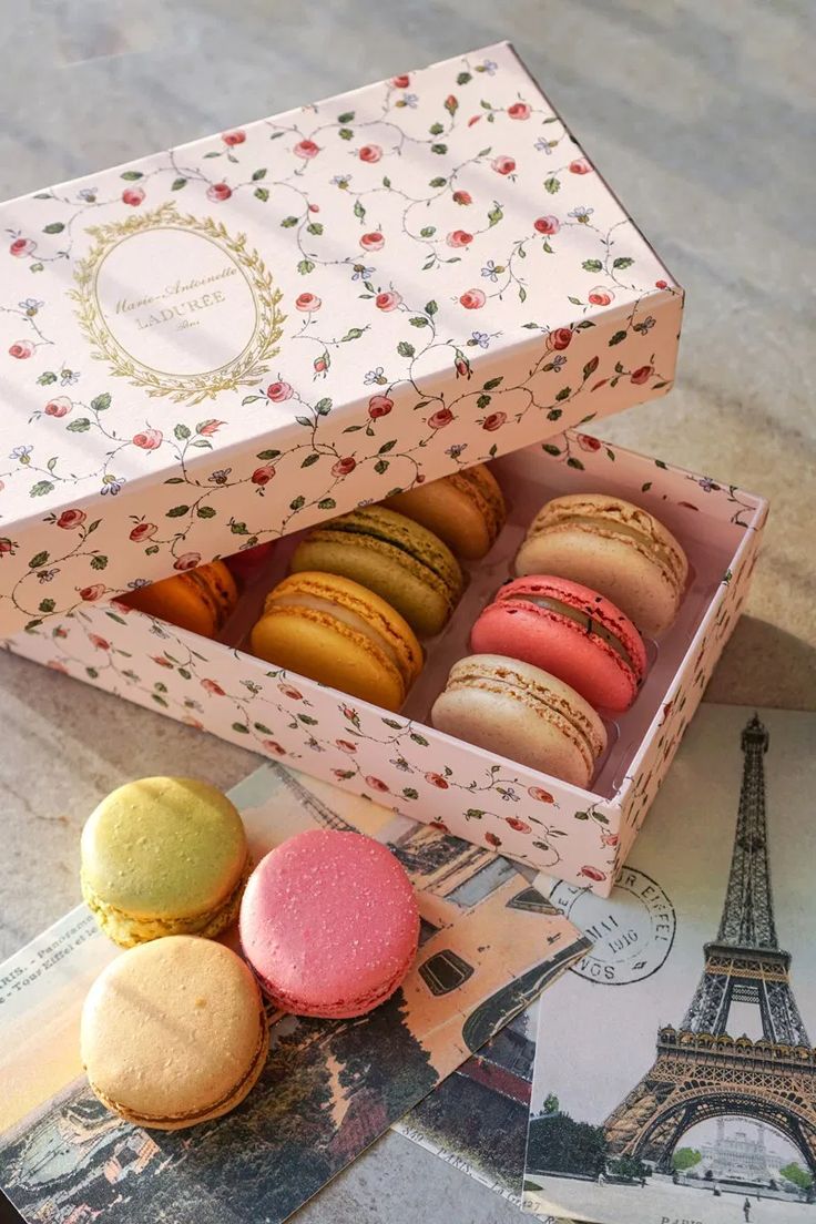 Tặng macaron Ladurée cách đơn giản nhất để khiến một ngày trở nên đáng nhớ