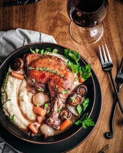 Món ăn gà nấu rượu vang đỏ cổ điển - Coq Au Vin