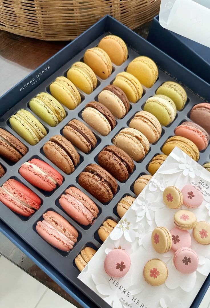 Macaron Laduree & Pierre Hermé – Hai tượng đài của dòng bánh macaron Pháp cao cấp