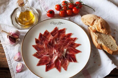 Môi trường nuôi heo Iberico tạo nên đùi heo muối 5J đặc biệt