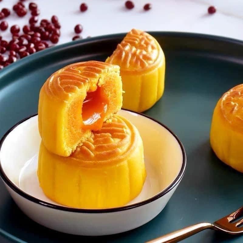 The Ritz Carlton - Công thức bí mật tạo nên bánh trung thu lava trứng chảy độc đáo