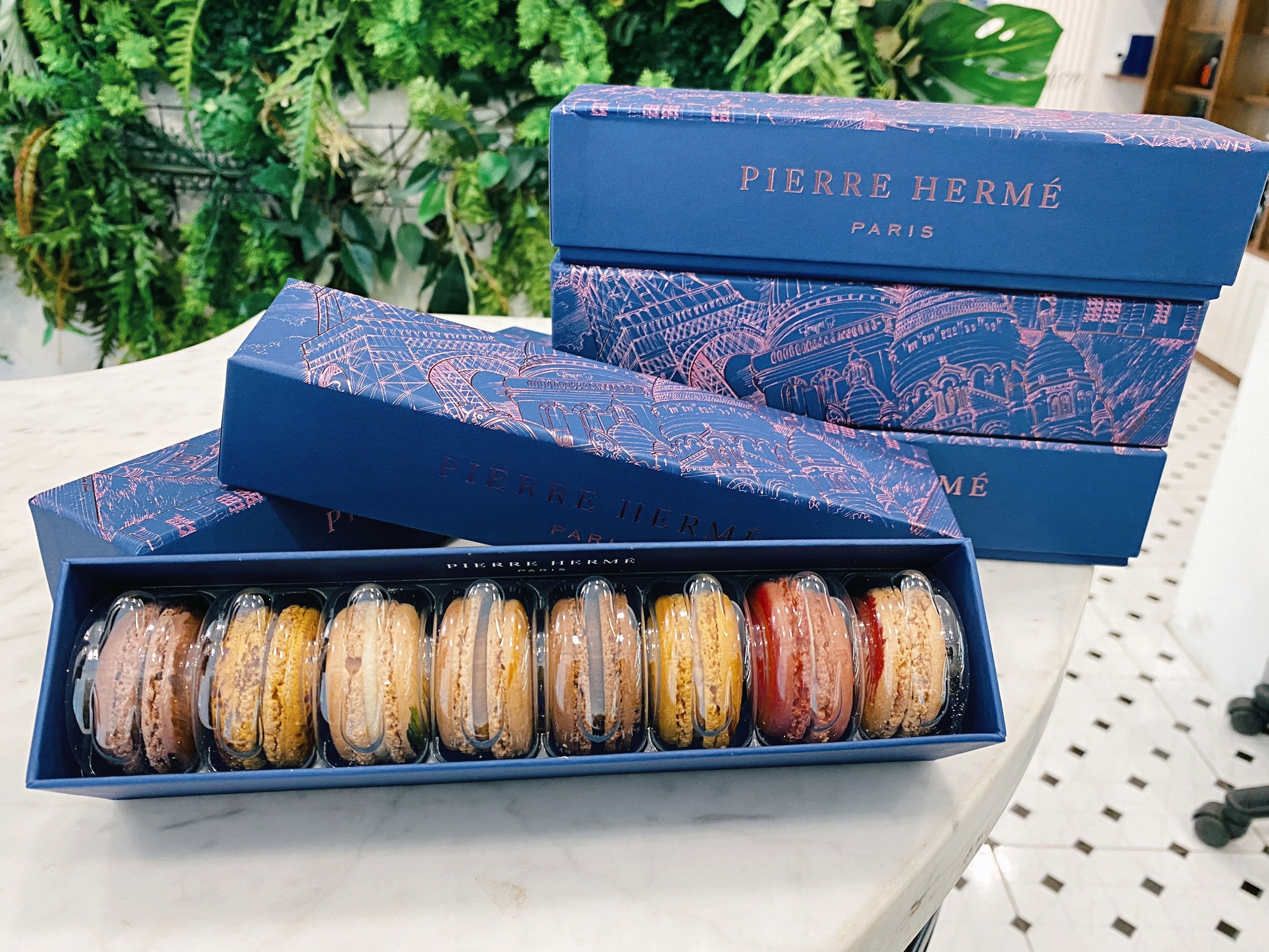 Pierre Hermé Paris: Huyền Thoại Bánh Macaron Pháp Giữa Lòng Hà Nội