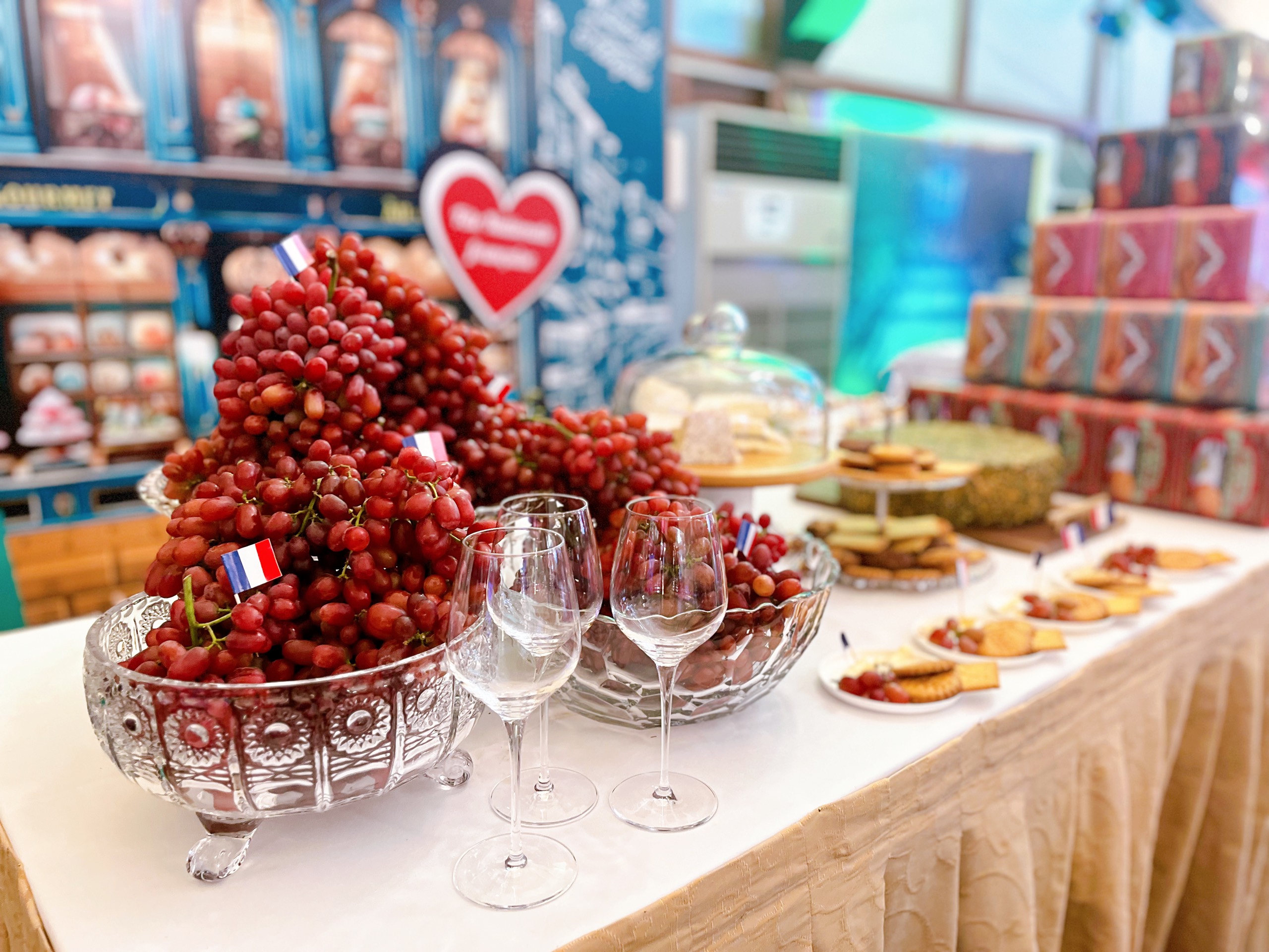 Au Gourmet vinh dự đồng hàng cùng Metropole và Red Apron tổ chức tiệc Quốc khánh Pháp đón 1000 quan khách