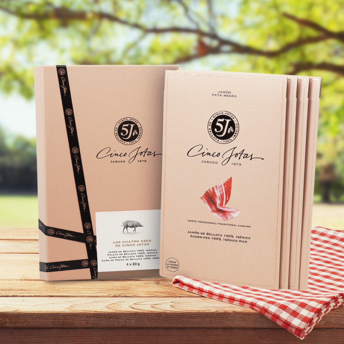 5J Cinco Jotas - Heo Iberico được nuôi dưỡng trong môi trường đặc biệt